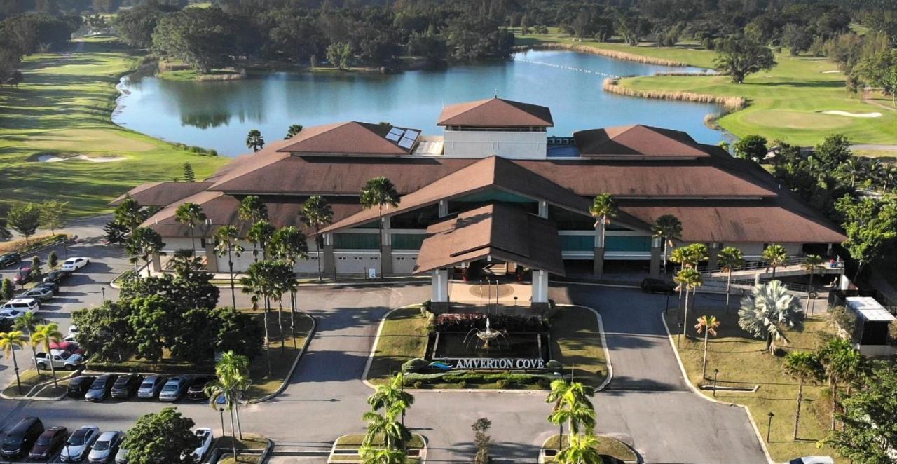 Amverton Cove Golf & Island Resort Banting  Exteriör bild