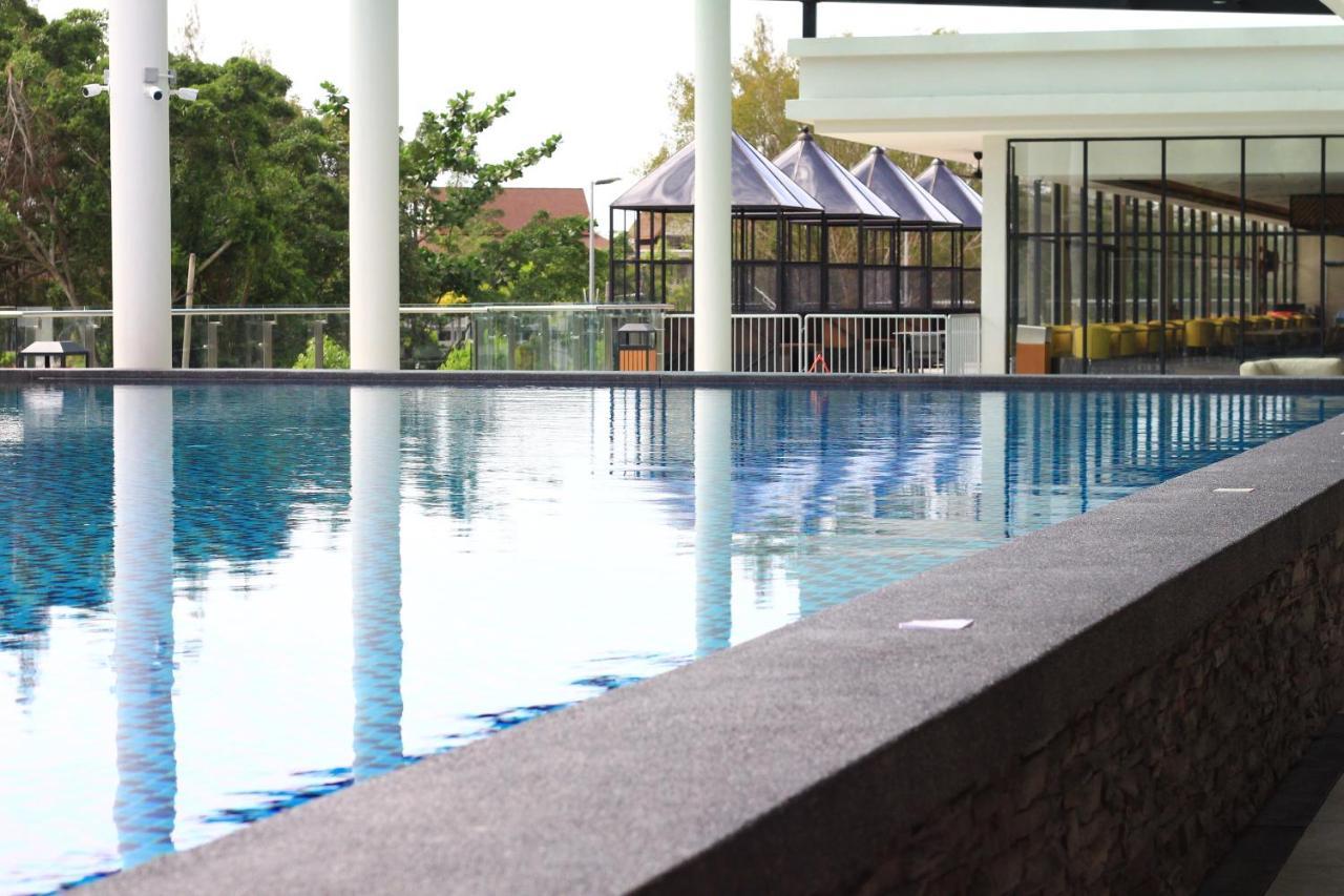 Amverton Cove Golf & Island Resort Banting  Exteriör bild