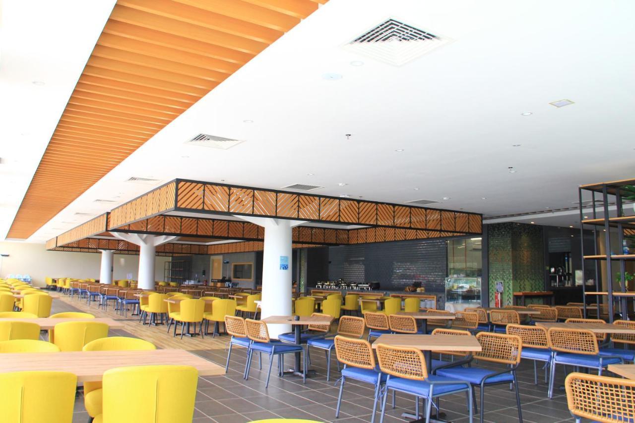 Amverton Cove Golf & Island Resort Banting  Exteriör bild